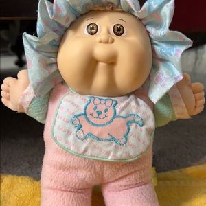 1988 Hasbro Babyland Cabbage Patch Kid Doll Bonnet Rattle Plush